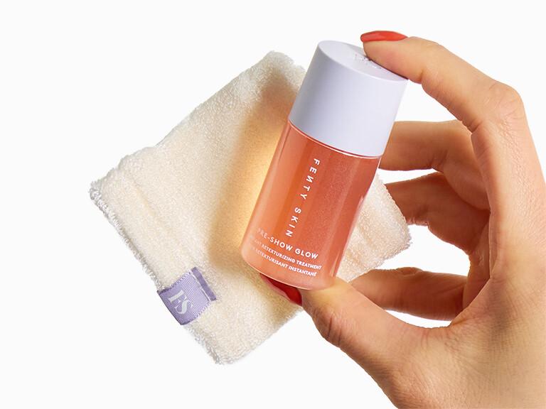 Resized Media/0325 BOXY Choice InHand FENTYSKINPre ShowGlowInstantRetexturizingTreatmentandApplicator 3355
