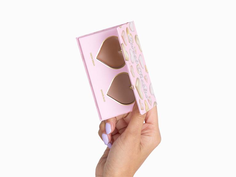 Resized Media/1ELOISEBEAUTYSweetCheeksBronzingPaletteBronzedGlo 0453
