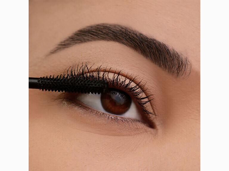 Resized Media/BVAUEYE1068714 BeautyVaulte Mascara Black Full Lifestyle Shot