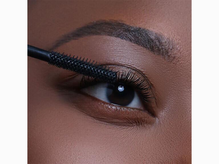 Resized Media/BeautyVaulte Mascara Black Full Lifestyleshot 2