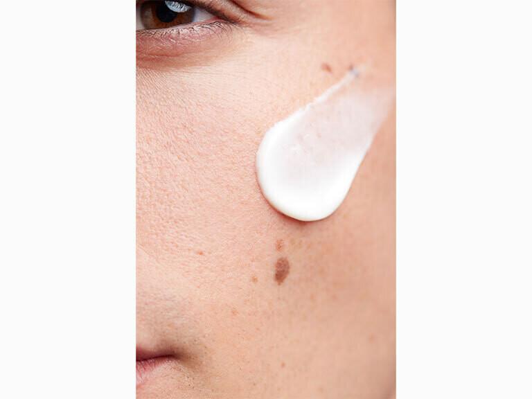 Resized Media/ELEMBND2000003 ELEMIS PRO COLLAGEN MARINE CREAM LIFESTYLE SAMPLE