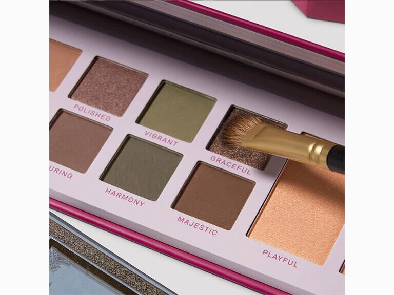 Resized Media/LGELPAL1072946 LG LAURA S ESSENTIALS ECLECTIC ELEGANT 12 MULTI FINISH EYESHADOWS Lifestyle Full