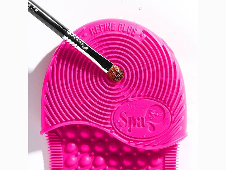 Resized Media/SIGMATL1044342 Sigma EG001 Sigma Spa Express Brush Cleaning Glove FULL 04