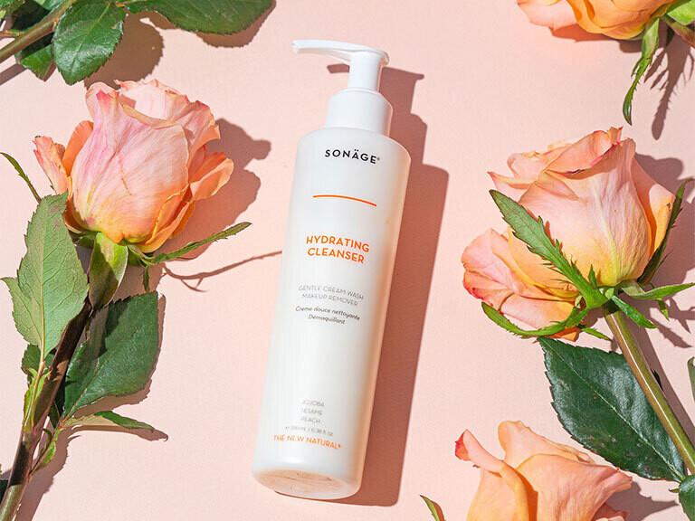 Resized Media/SNAGCLS2000001 SONAGE HYDRATING CLEANSER LIFESTYLE