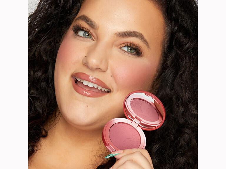 Resized Media/TARTCHK1053570 Tarte Acblush Blushingbride Sample Model